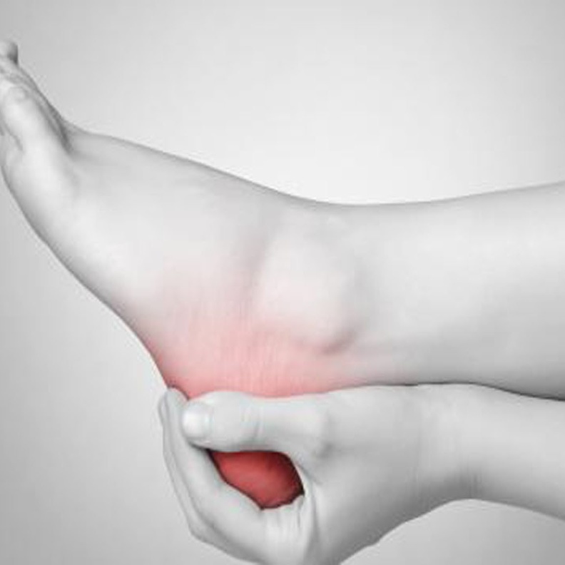  التهاب الأوتار في القدم يسبب ألم الكعب