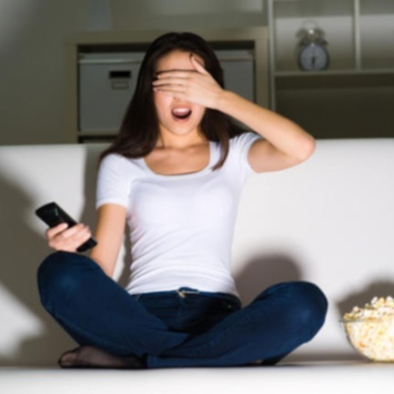 متابعة فيلم رعب تحرق سعرات حرارية تعادل المشي نصف ساعة