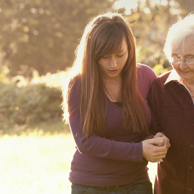 مساعدة الآخرين تخفف من الضغوط النفسية