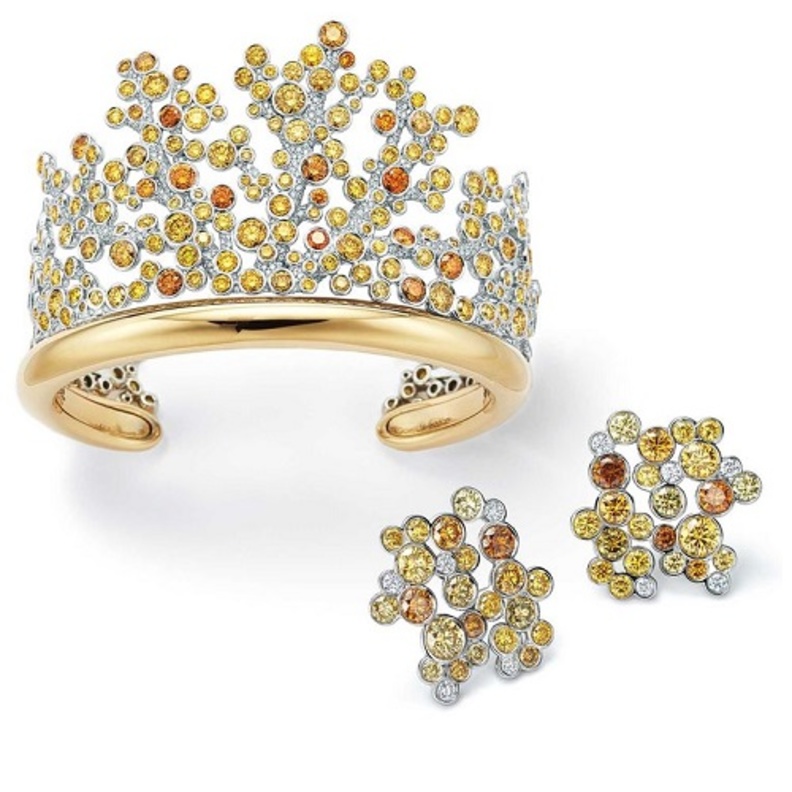 اسوارة ذهب و الماس مع اقراط من تصميم تيفاني اند كو 