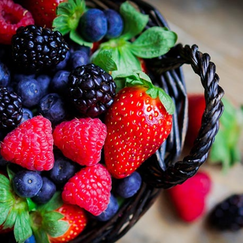 الفواكه فصيله التوت تحتوي على مضادات السرطان و تحمي الثدي