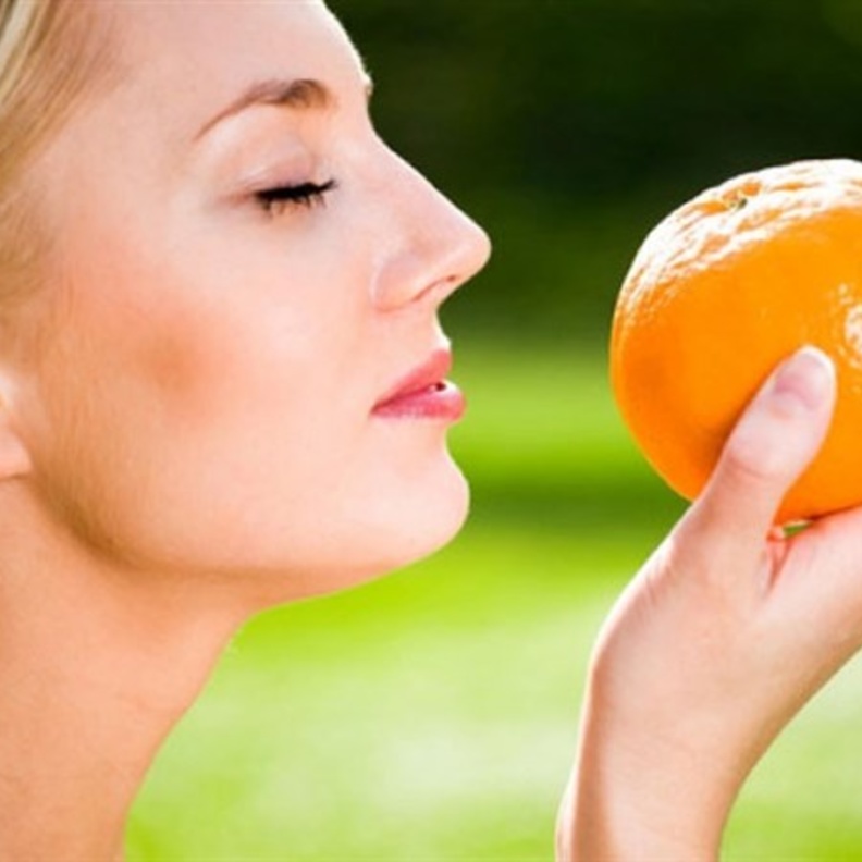 حاسه الشم تتاثر بالتدخين و روائح المواد الكيماويه