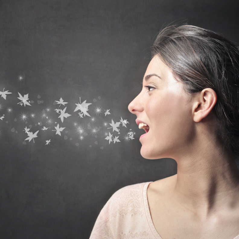 غسولات الفم مفيده في التقليل من رائحه الفم