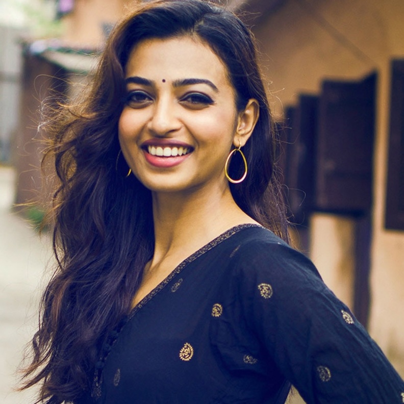 راديكا تفضل بيجامة النوم