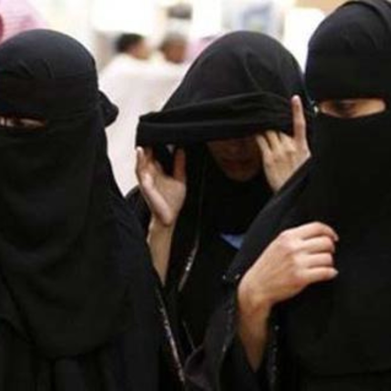 رجل يحاول قتل آخر تحرش بزوجته في المول