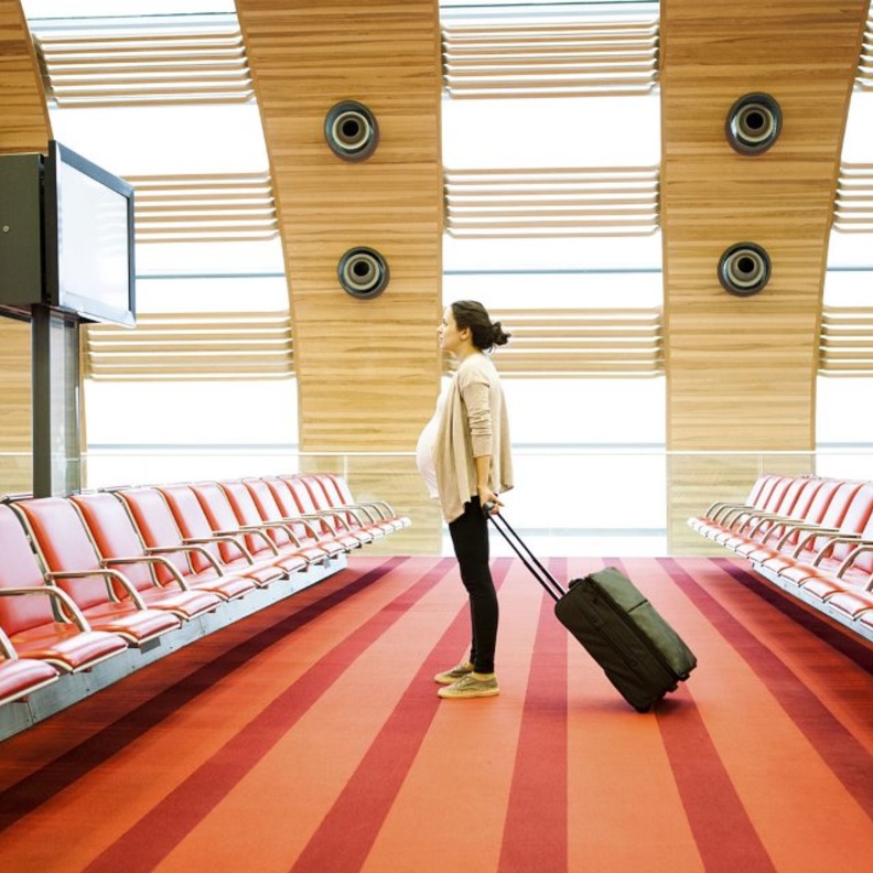 ركوب الطائرة للحامل آمن في هذه الحالات فقط 