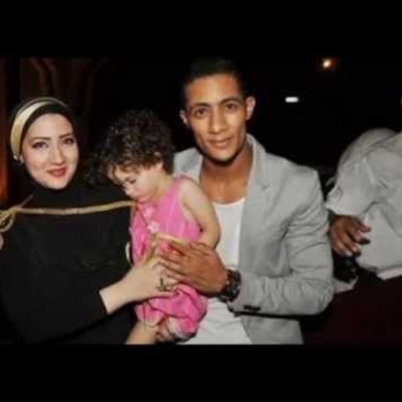 محمد رمضان مع زوجته الاولى