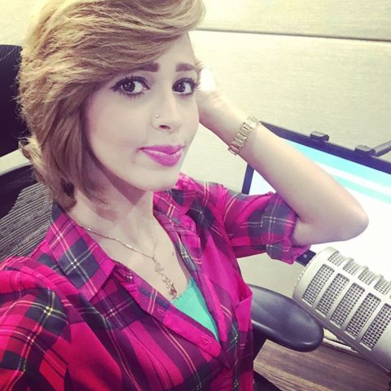 رنا سماحة تتفوق بكليب انا عايشة