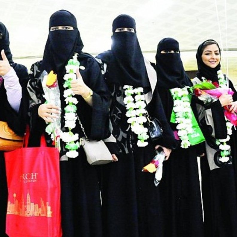 رنيم ومجموعة من الموهوبات