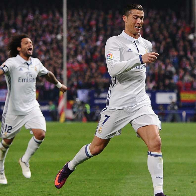 رونالدو أحرز ثلاثية تاريخية