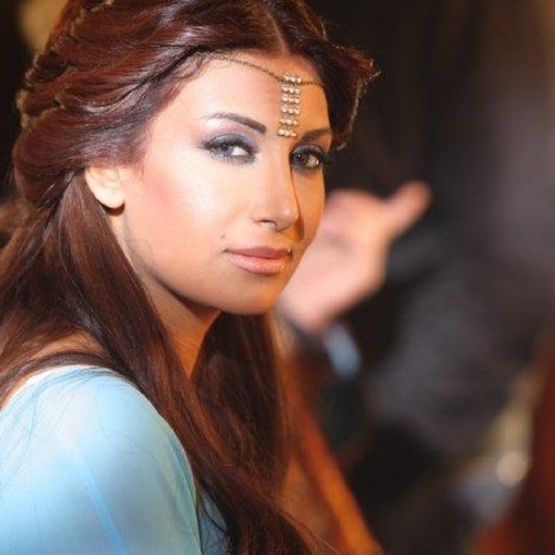 رويدا عطية تعلن خطوبتها 