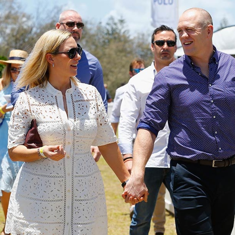 زارا تيندال بفستان أبيض أنيق