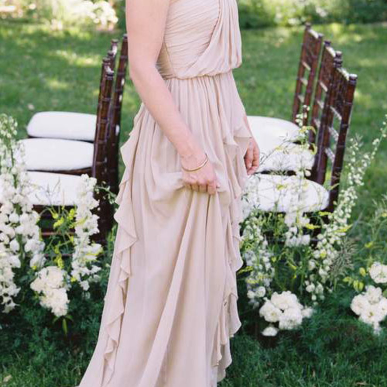 زيّني طاولات زفافك بزهور الربيع 