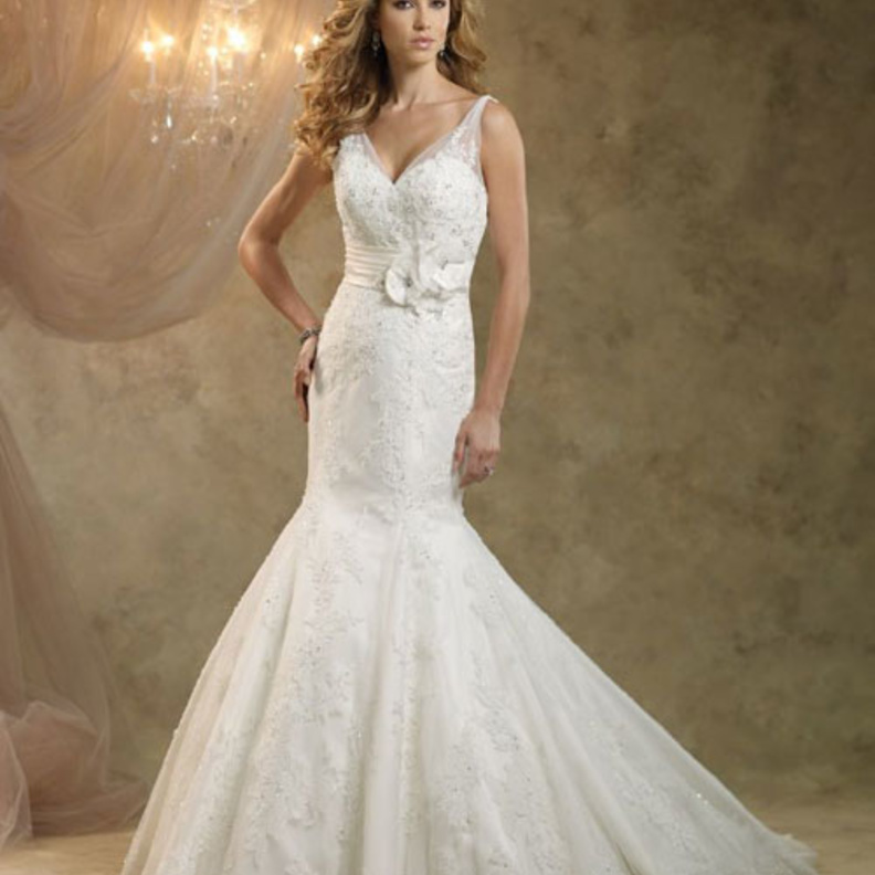 من تصميم المصمم طارق اديز