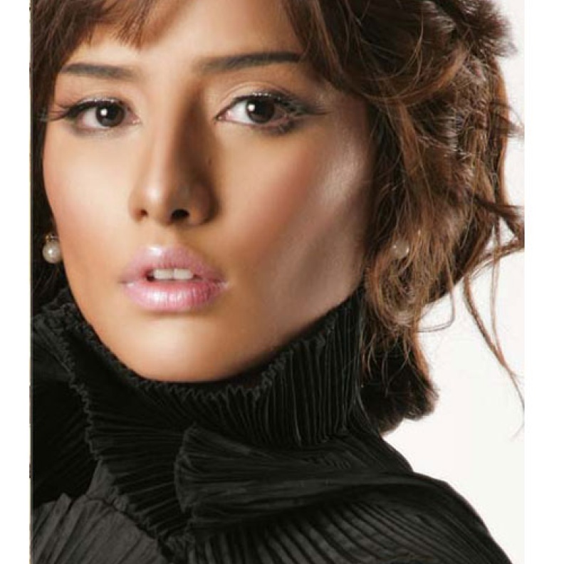 زينة خلال فترة حملها بالتوأم