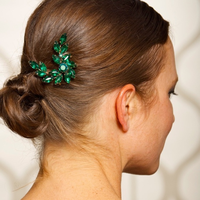 فستان اخضر لصديقة العروس من زياد نكد