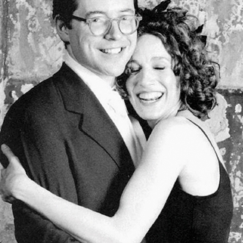 سارة جسيكا باركر في فستان أسود أنيق