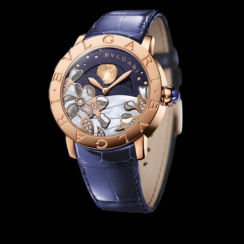 ساعة بولغاري من الذهب الوردي والماس والياقوت