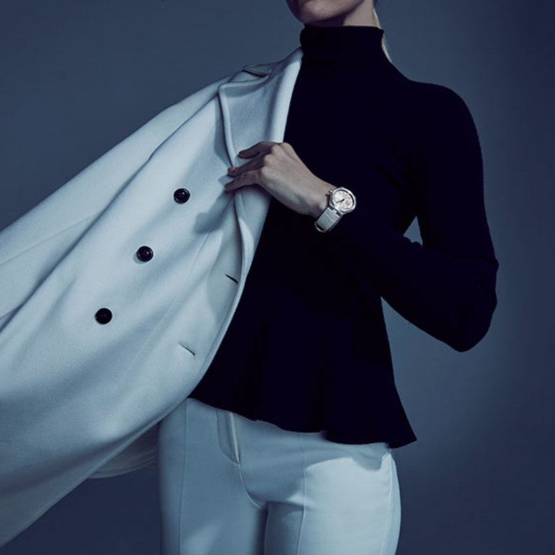 ساعة Overseas للنساء مع حزام أبيض