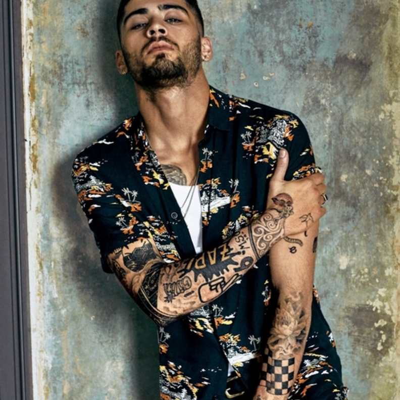 ستايل حيوي وملفت بالقميص المطبع