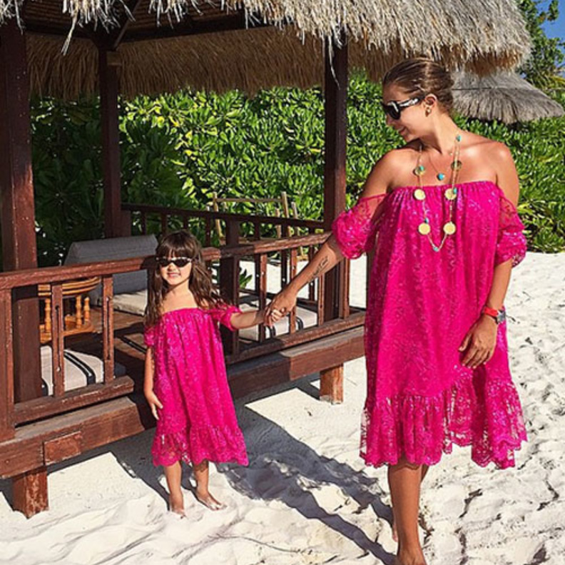 جويل تسمتع بالرمال الرائعة