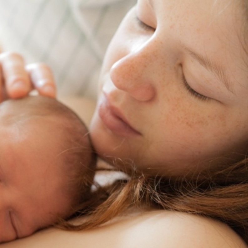 سر ادمان الام لرائحة مولودها