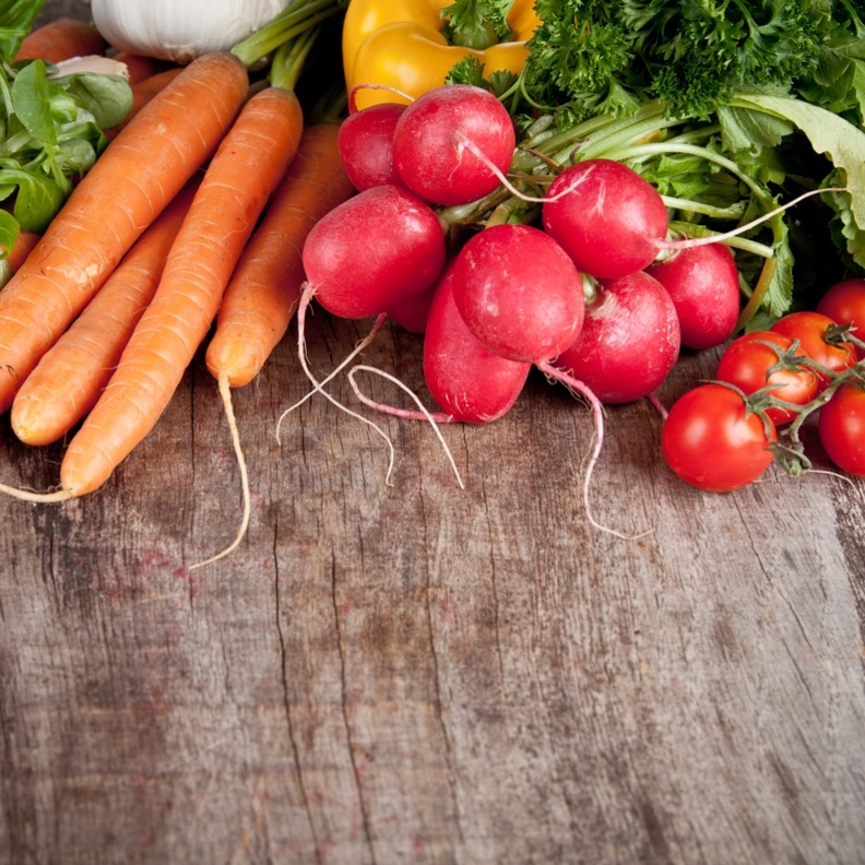 يساعد تناول الاطعمة العضوية و النيئة في مجابهة السرطان و الشفاء منه