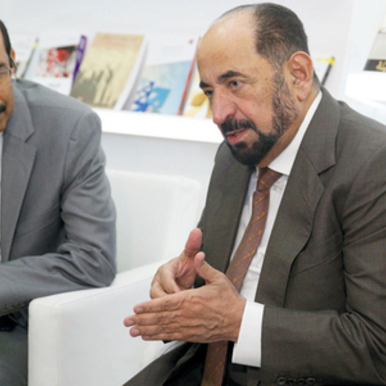 سلطان القاسمي يؤرخ للخليج في 7 مجلدات