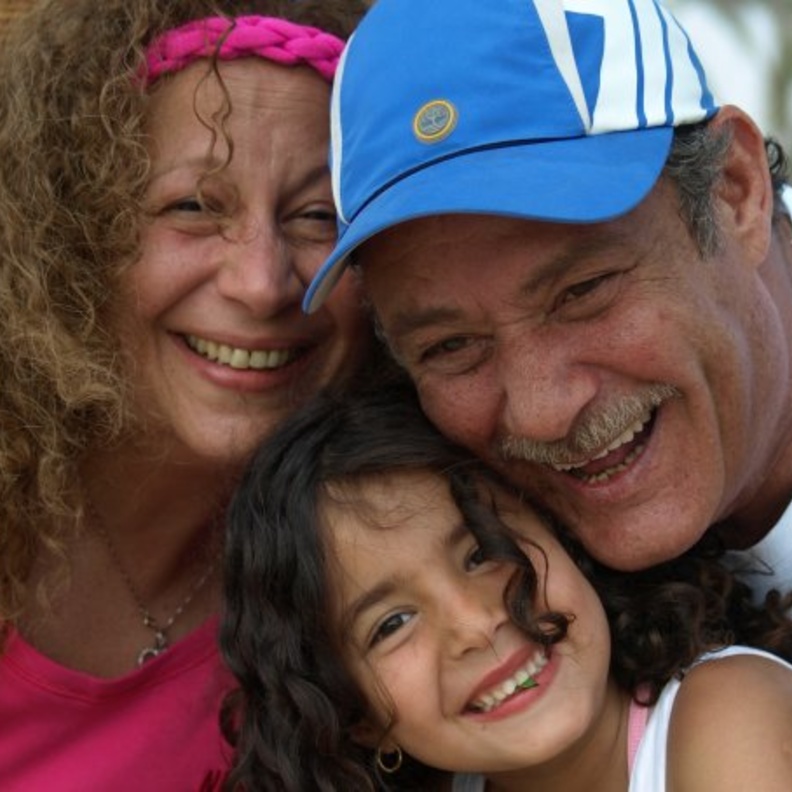 سمية الالفي تحتفل بعيدها الـ63