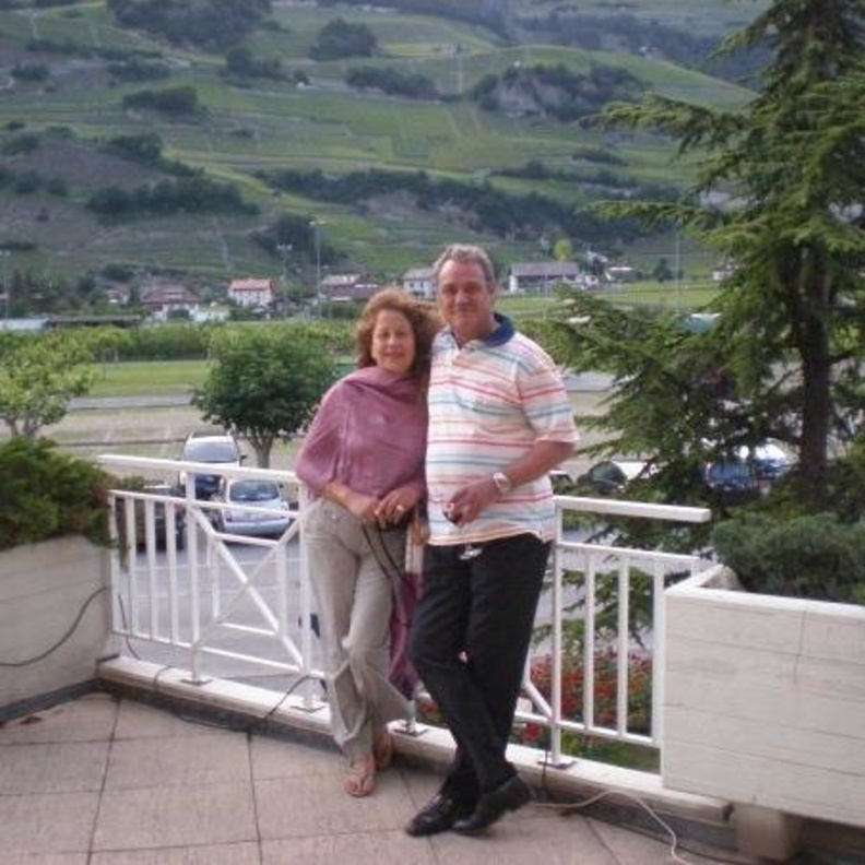 سمية الالفي تتنزه مع "طليقها" فاروق الفيشاوي