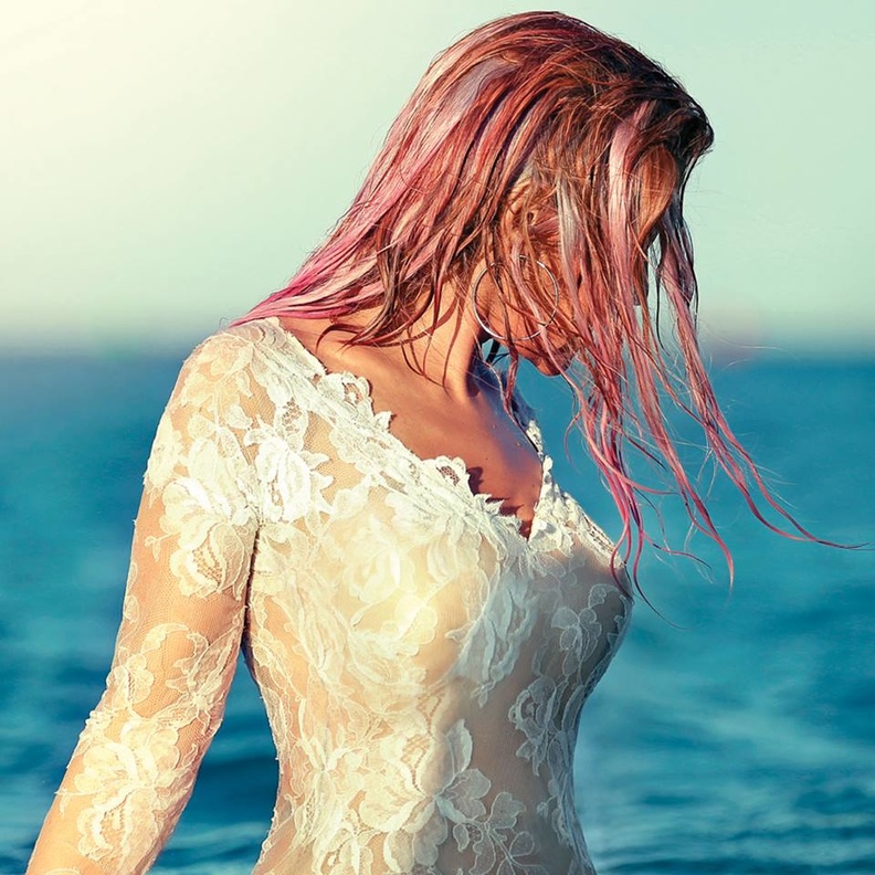 سميرة سعيد تشوق جمهورها ببوستر عايز أعيش