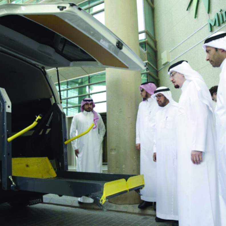 سيارات أجرة مجهزة لنقل ذوي الاحتياجات