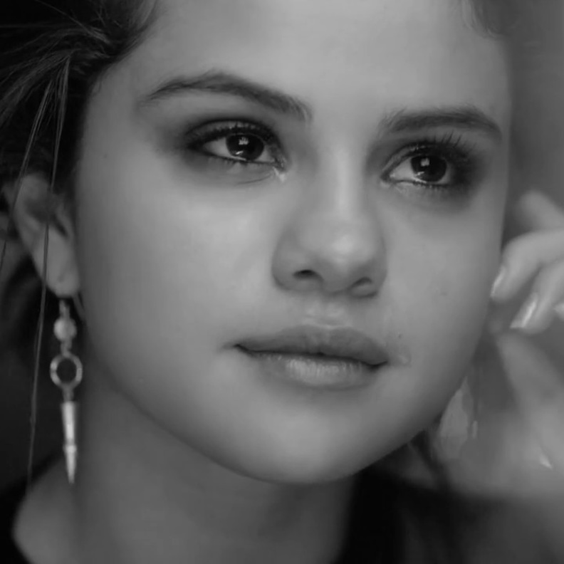 سيلينا جوميز Selena Gomez تخطط لكتابة كتاب يحكي أسرار أصدقائها المشاهير