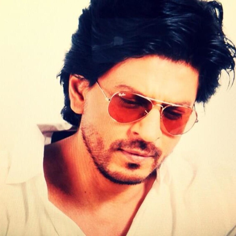 شاروخان تحدث عن الهدايا التي اعتاد والده أن يقدمها له