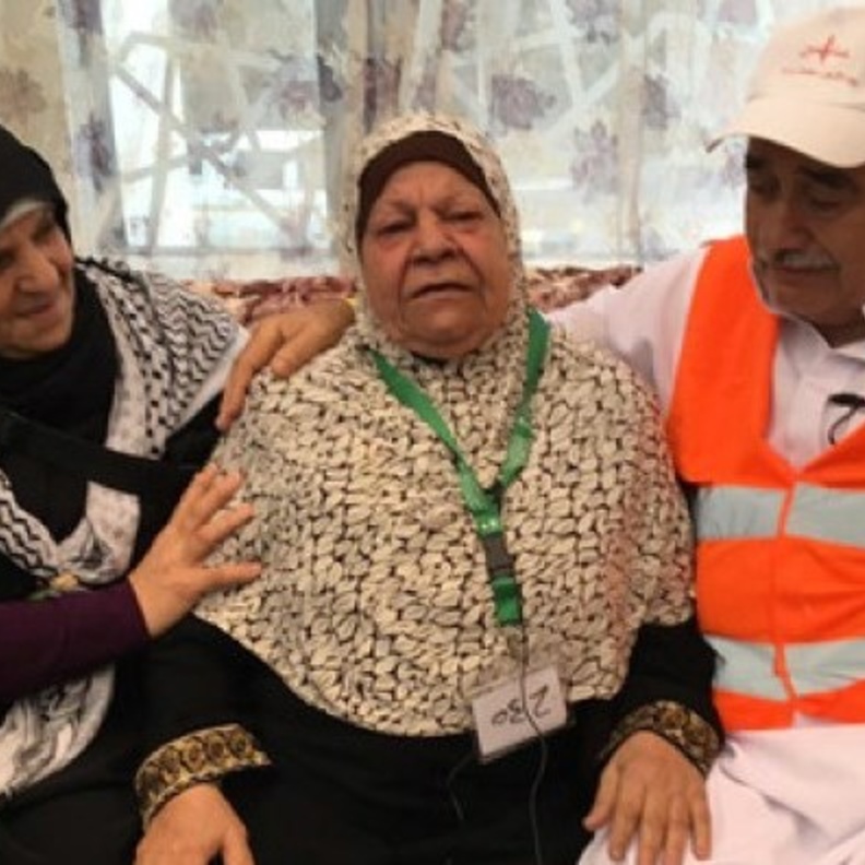شاهد بالفيديوالحج يجمع شمل عائلة فلسطينية لم تلتقي مدة 20 عاما