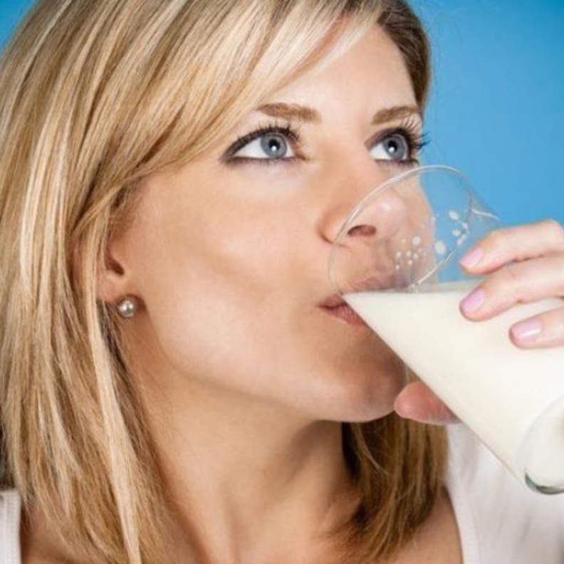 شرب الحليب افضل طريقه للوقايه من تسوس الاسنان