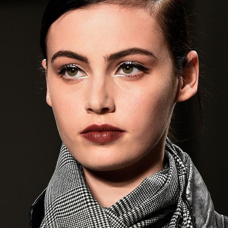 شفايف بنية ولماعة