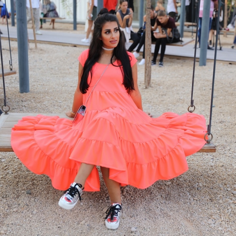 شهد في لونٍ يشعّ بالتّميّز