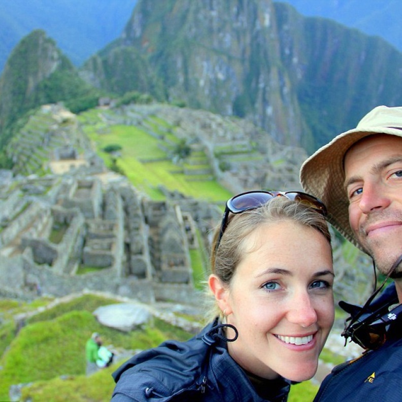 بالفيديو : عروسان إستمتعا بسنتين عسل بـ33 دولة 