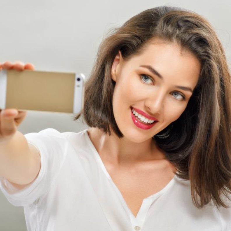 صور السيلفي قد تسبب ظهور التجاعيد