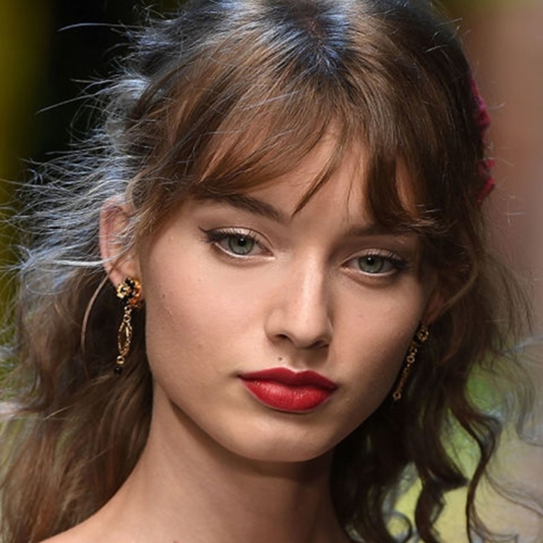 صور مكياج عرايس مع الشفايف الحمراء