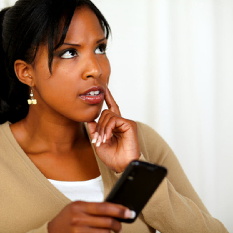 مزحة عبر "الواتس آب" تتسبب في طلاق عشرينية 