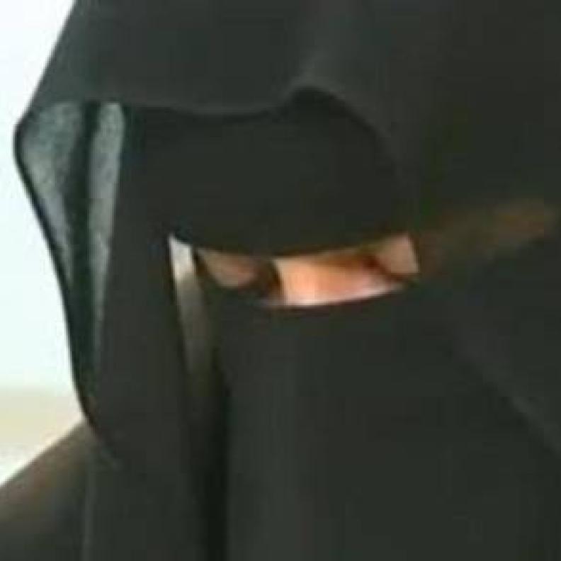 إستقدمت عاملة مغربية.. فهدمت زواجها بعد 15 عاما