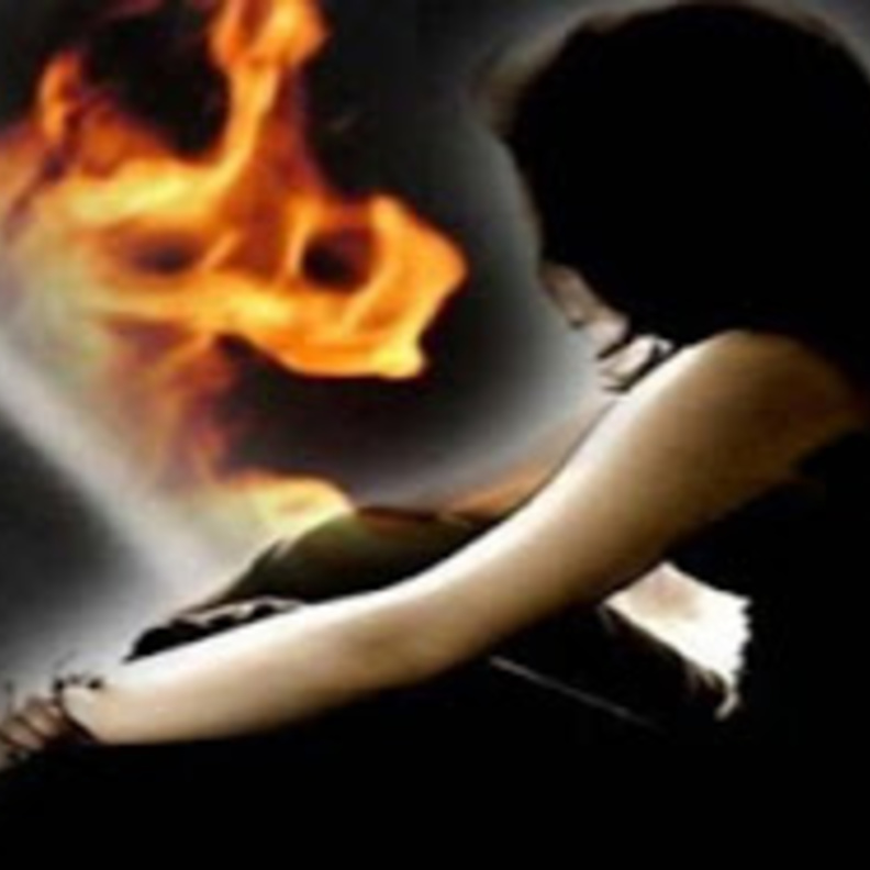 أربعينية تطعن زوجها ثم تحرقه! 