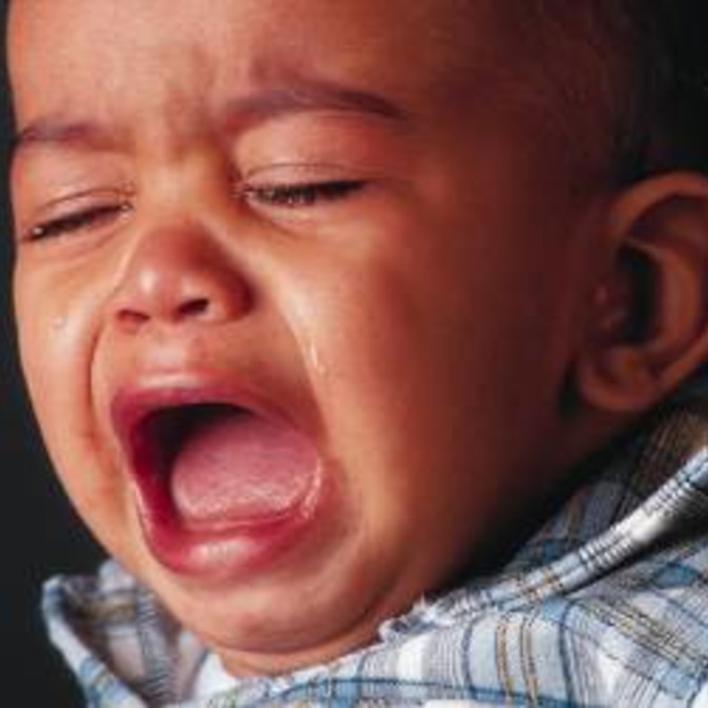 سقوط طفل من أعلى السلم المتحرك في دبي مول!