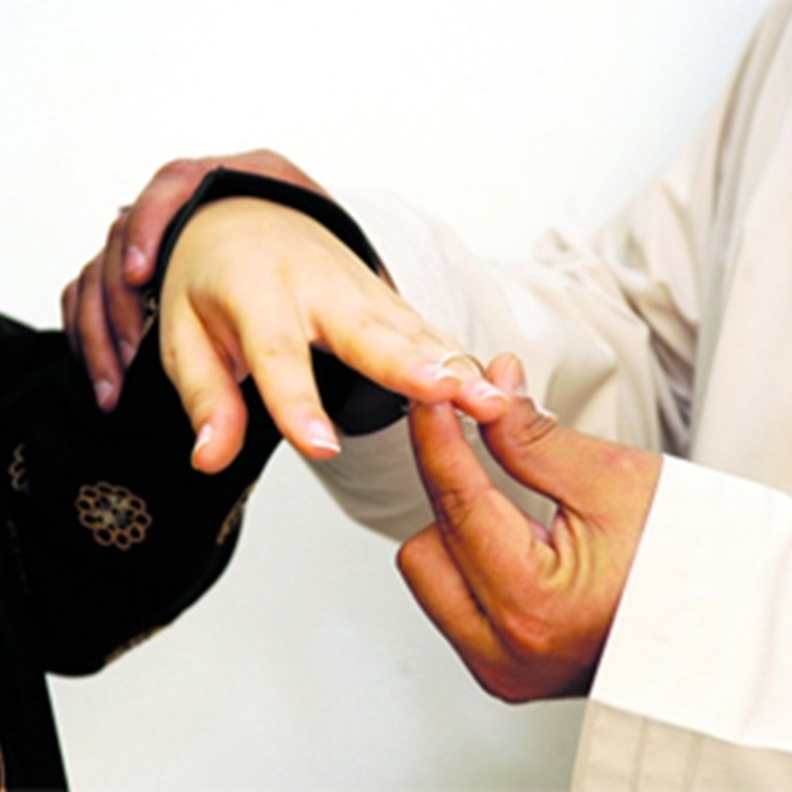 عريس يشترط على عروسه دفع نصف مليون ريال إذا طلبت الطلاق