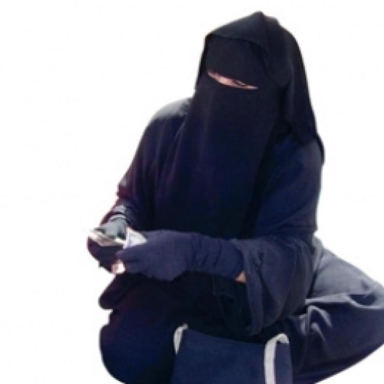 القبض على متسولة رومنسية بتبوك 