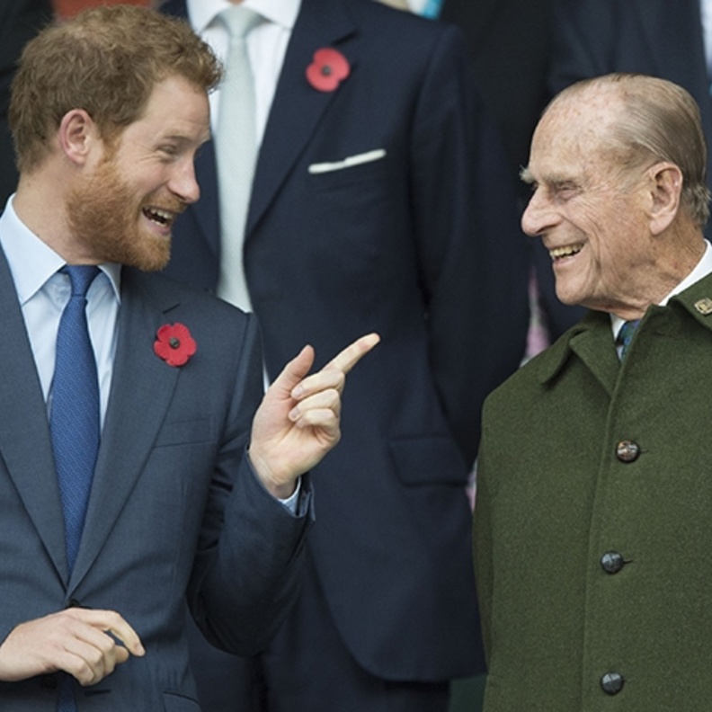 صورة قديمة للأمير فيليب تظهر الشبه الشديد بينه وبين الأمير هاري