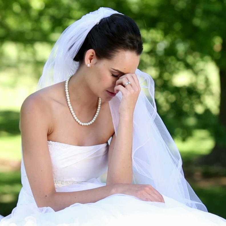 صورة مخلة للعروس تسببت في معركة الكراسي