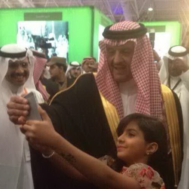  صورتها مع الامير سلطان بن سلمان